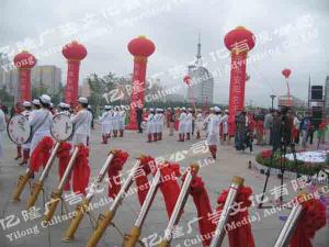 軍樂隊、氣柱、彩炮
